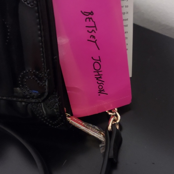 NWT🩷🖤🎉Betsey Johnson clutch/crossbody bag🩷🖤🎉 - Picture 14 of 16
